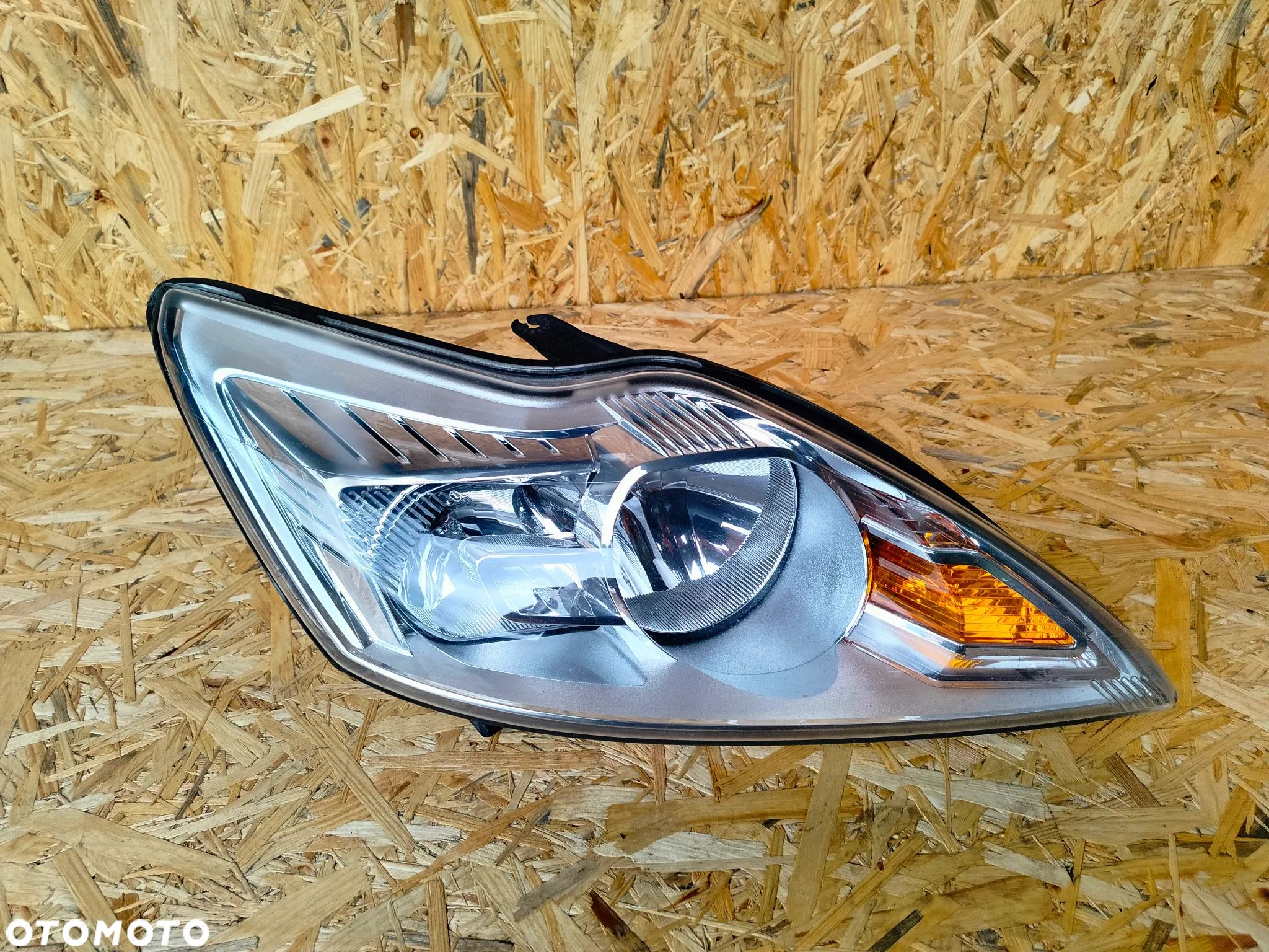 Lampa Przód Przednia Prawa Ford Focus MK2 Lift 07-11r. - 1