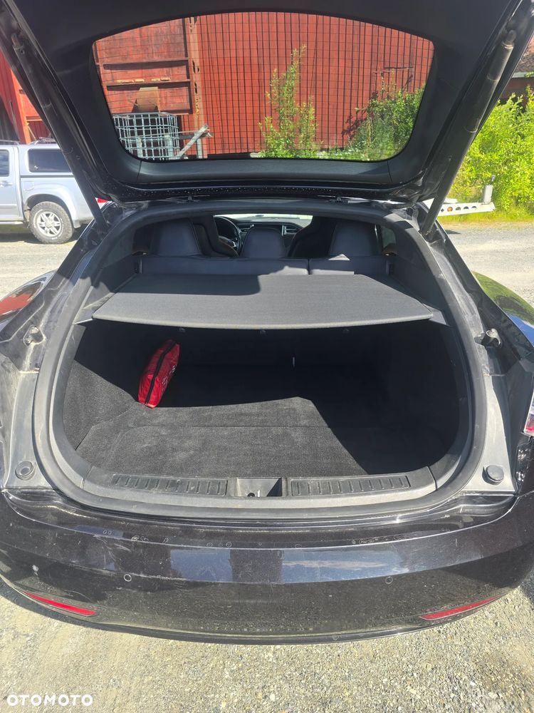Tesla Model S - 8