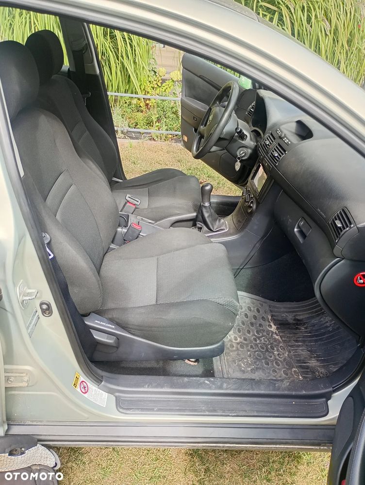 Toyota Avensis 1.6 VVT-i Terra - 39