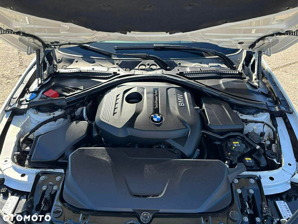 BMW Seria 3 330i - 16