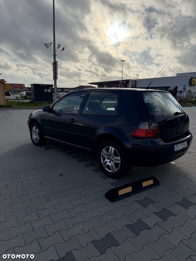 Volkswagen Golf 1.6 Basis - 4