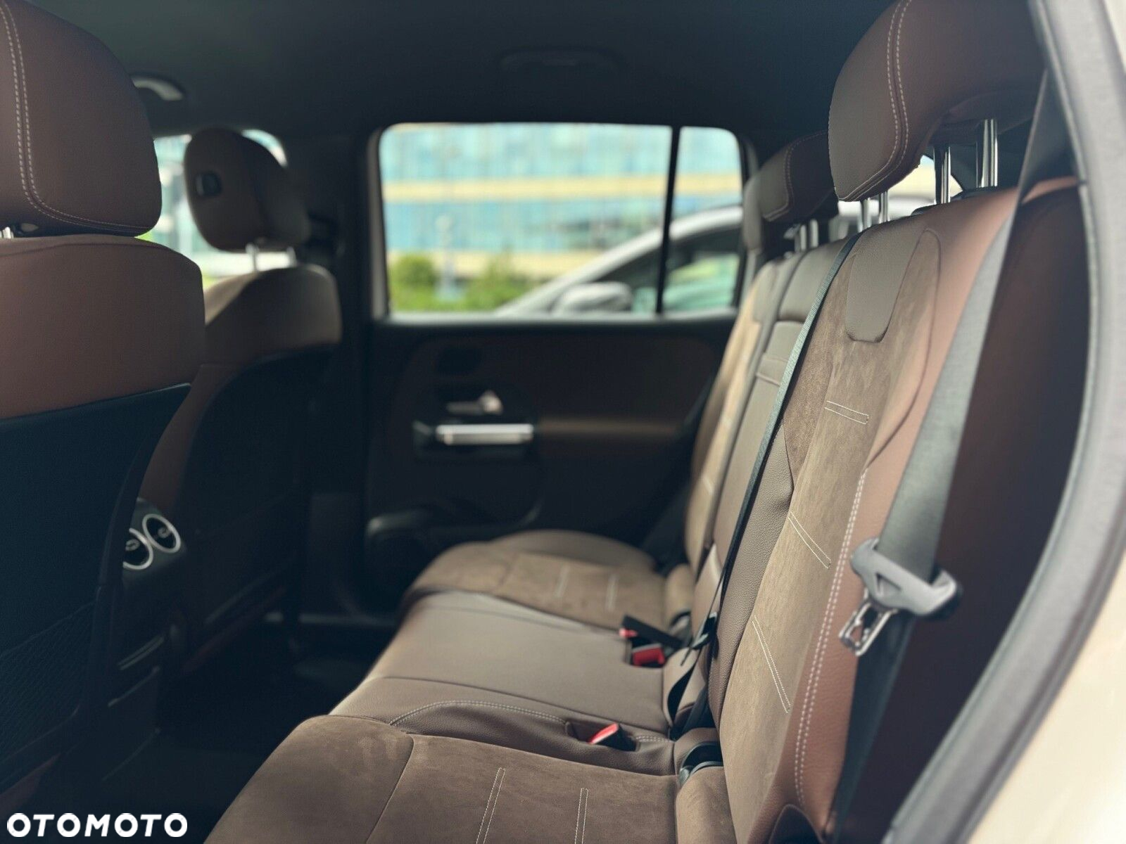 Mercedes-Benz GLB - 12
