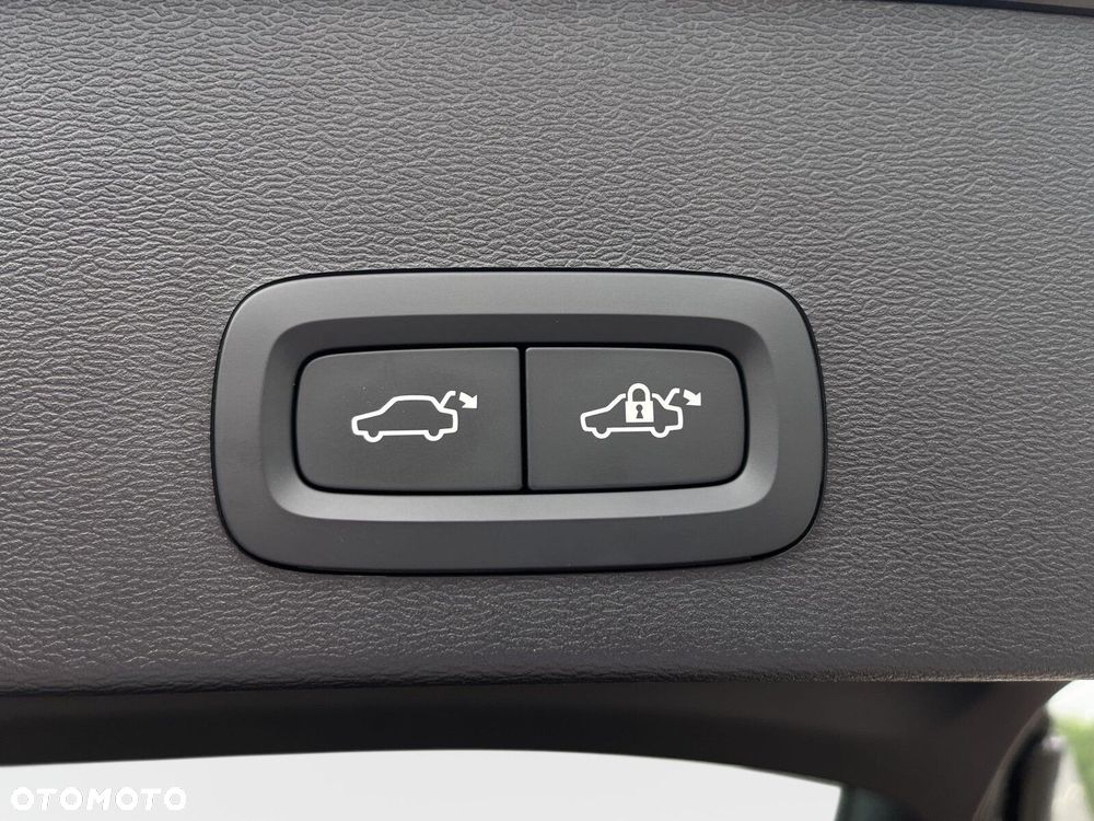 Volvo XC 40 B3 Ultra Dark - 19