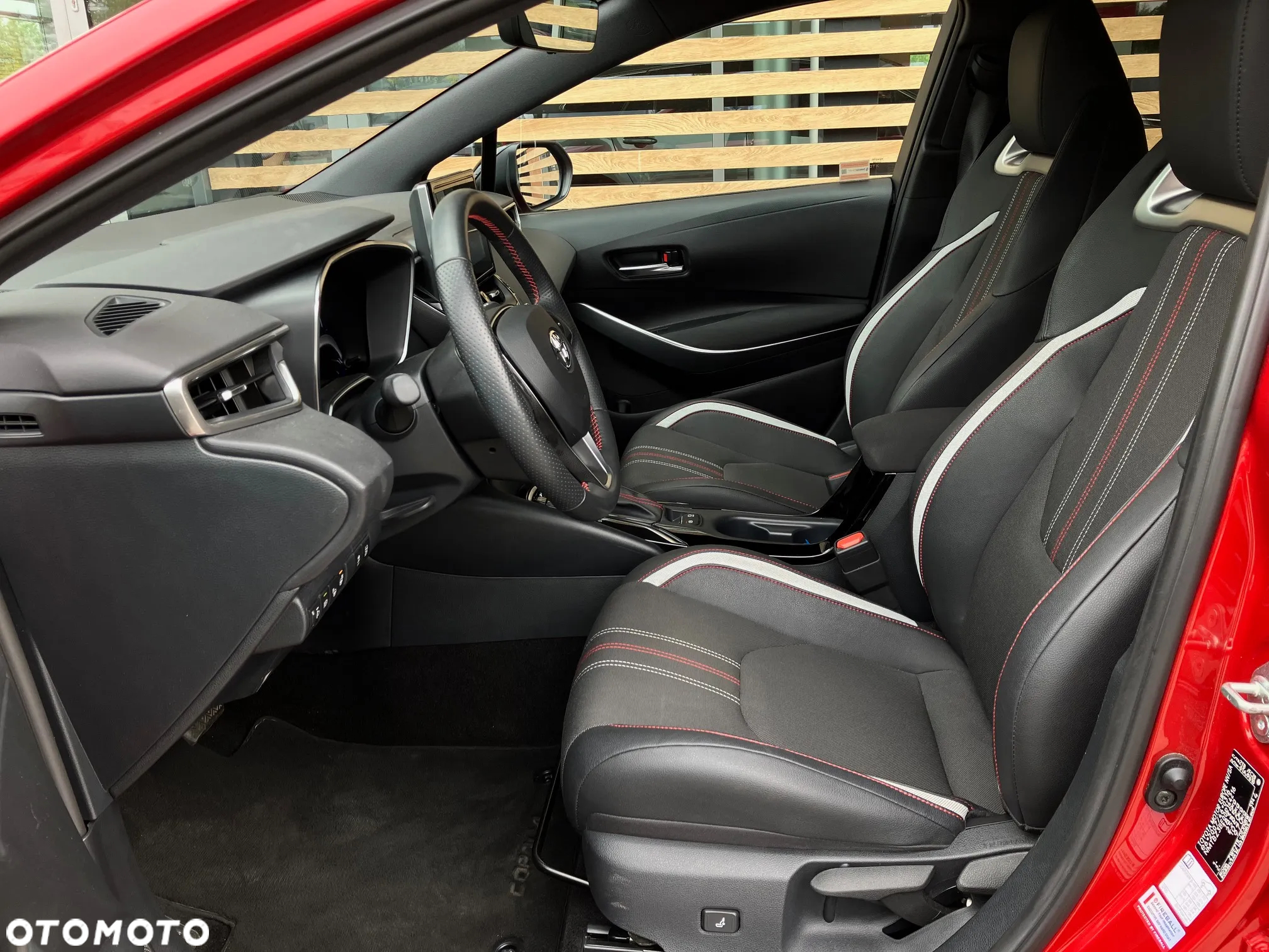 Toyota Corolla 1.8 Hybrid GR Sport Dynamic - 37