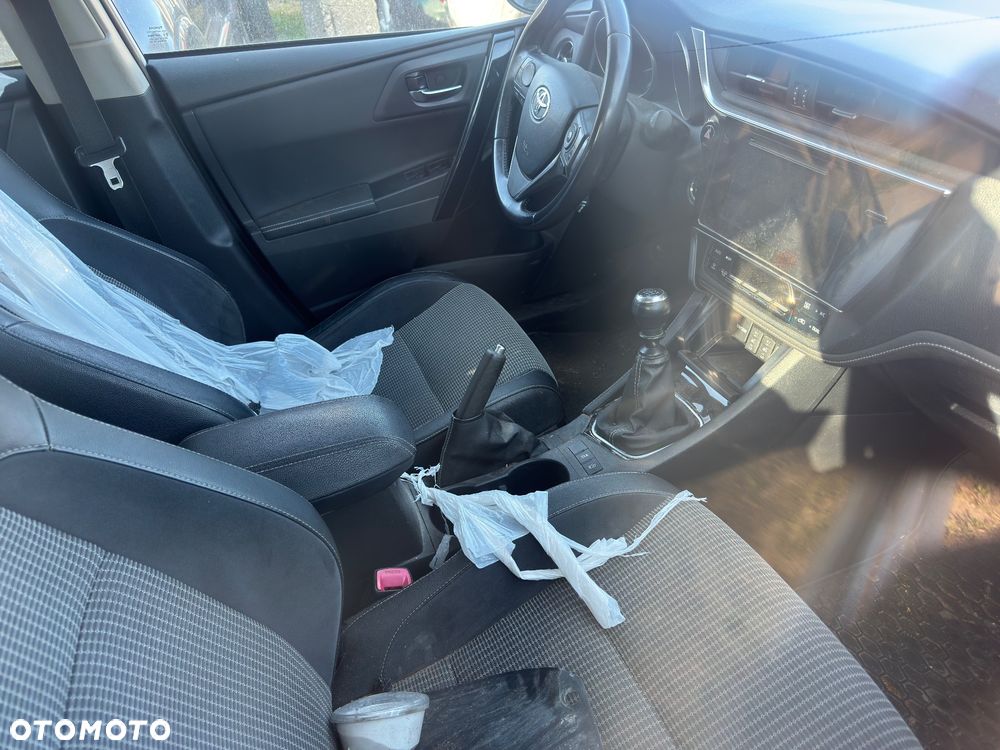 Toyota Auris 1.6 D-4D Design Edition - 4