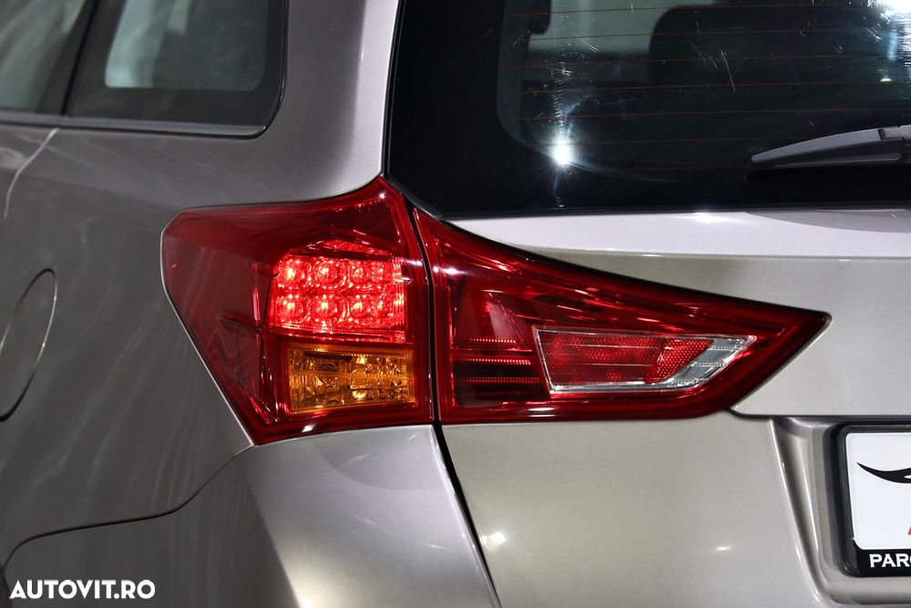 Toyota Auris 1.8 L VVT-i Hybrid Luna - 32
