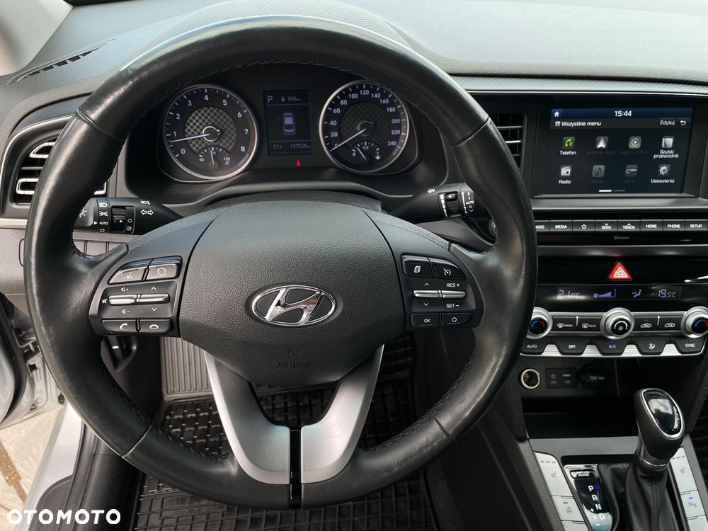 Hyundai Elantra 1.6 Style - 15