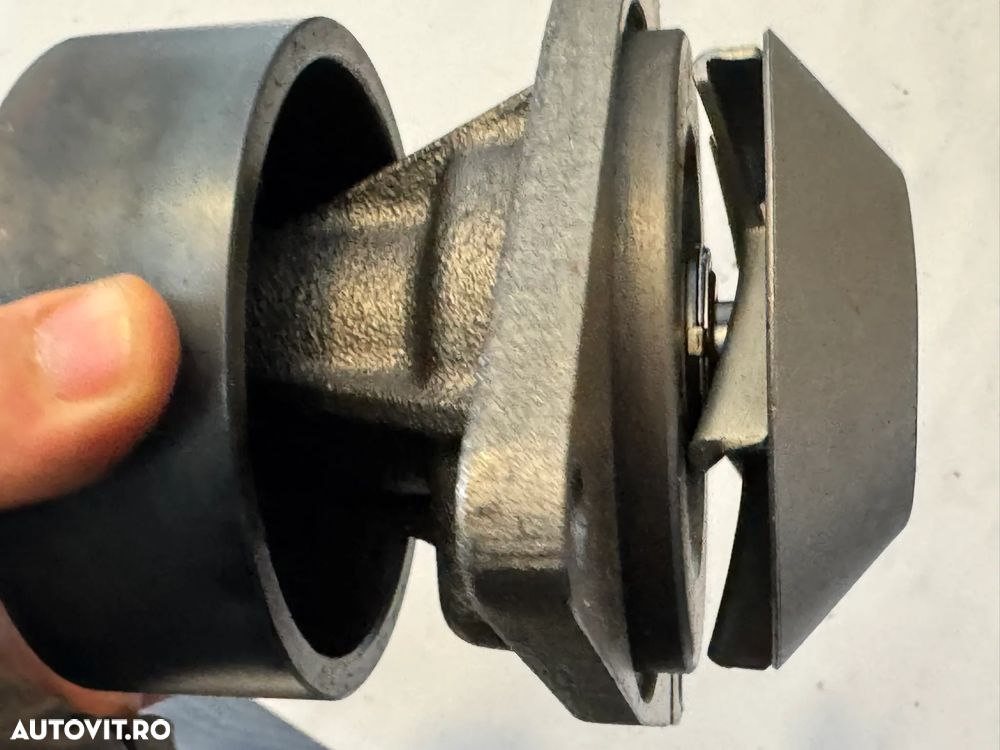 Pompa apa CUMMINS NOUA 4089647 4376359 4286293 3804927 - 6