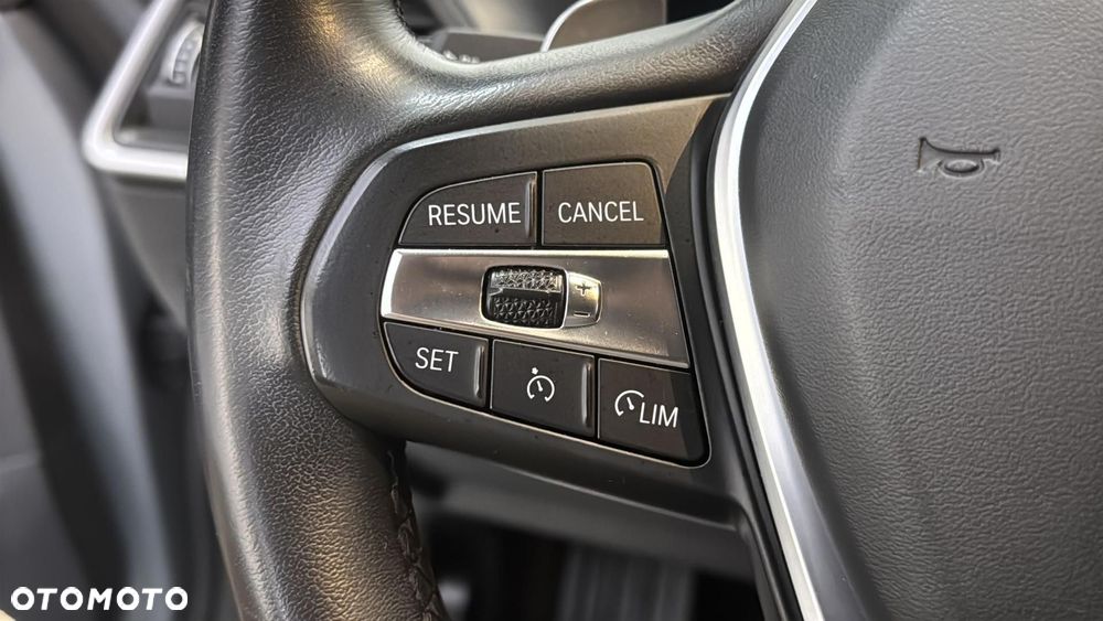 BMW Seria 3 318d mHEV - 27