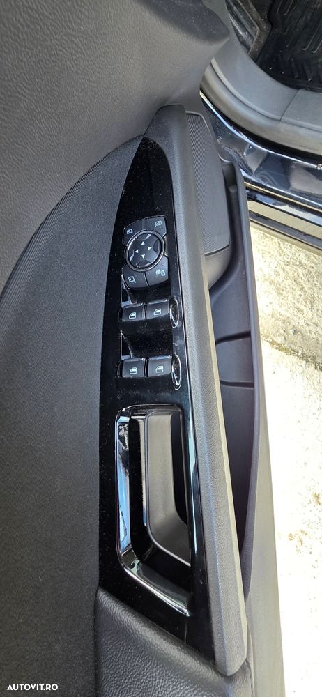 Ford Mondeo 2.0 HEV Titanium - 14