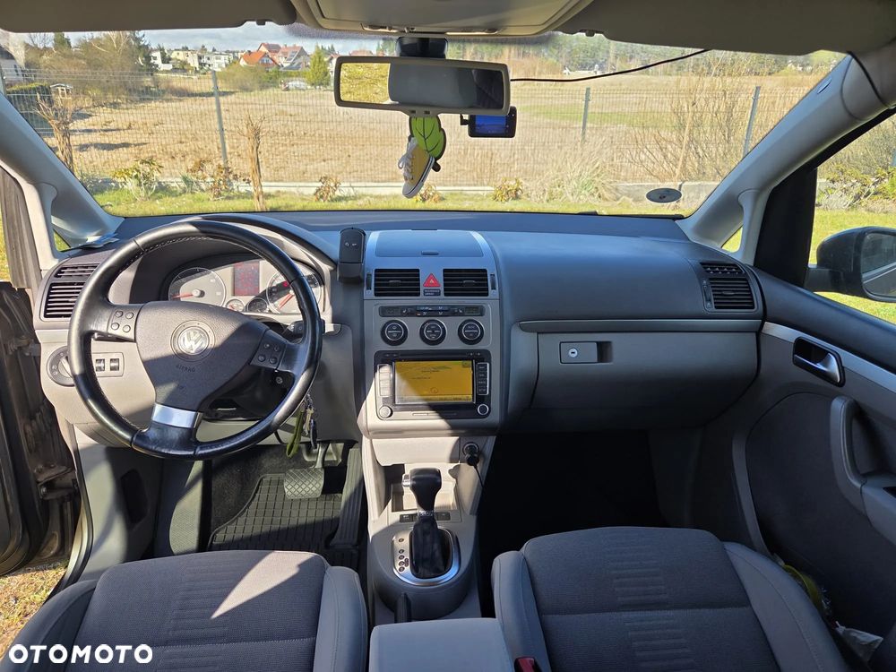 Volkswagen Touran 2.0 TDI DPF Highline DSG - 9