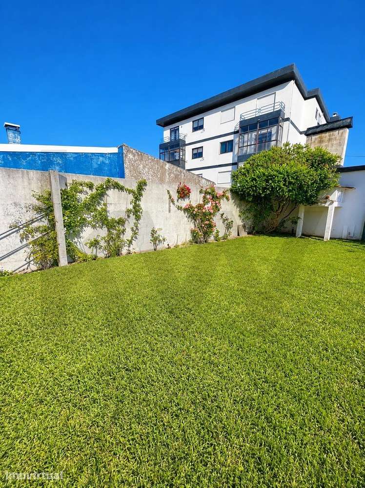 Figueira da Foz Moradia T4 Renovada com Jardim e Garagem Dupla a Pouco - Grande imagem: 3/28