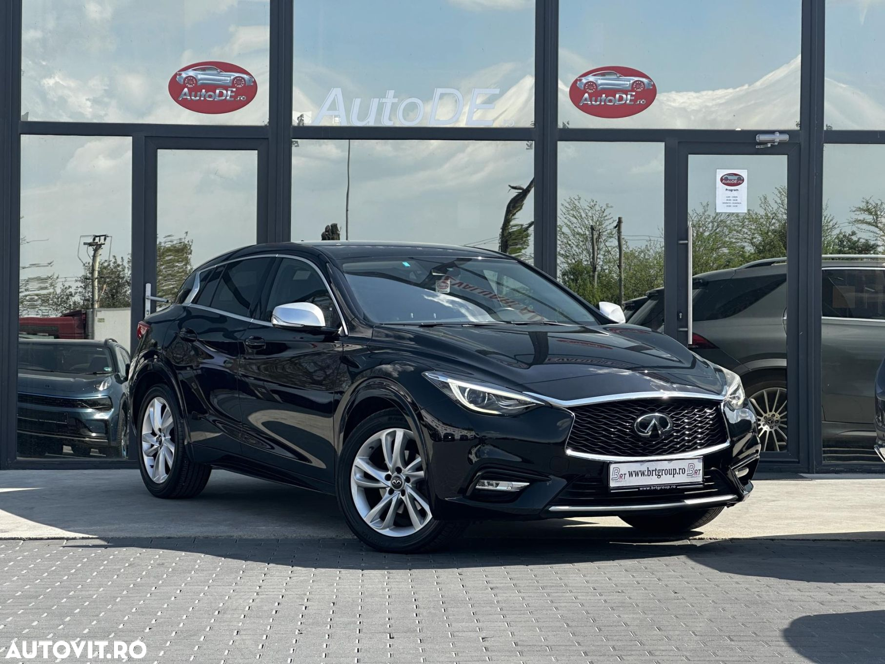 Infiniti Q30 - 2