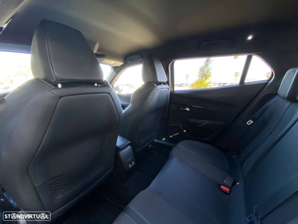 Peugeot e-2008 50 kWh GT - 12