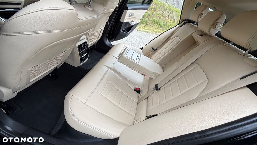 BMW Seria 3 318d Edition M Sport Shadow - 29