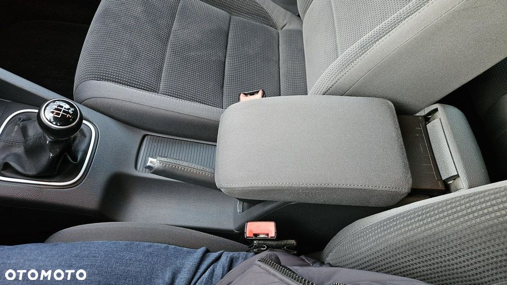 Volkswagen Golf 2.0 TDI DPF Highline - 25