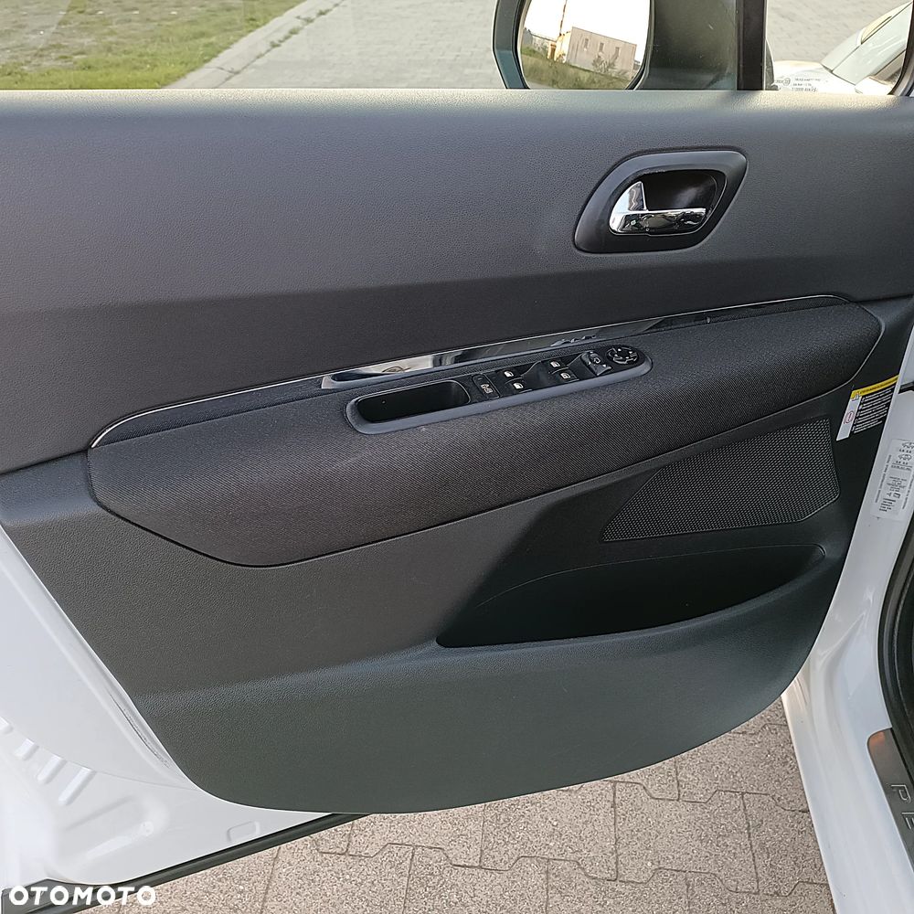 Peugeot 5008 2.0 HDi Premium + - 30