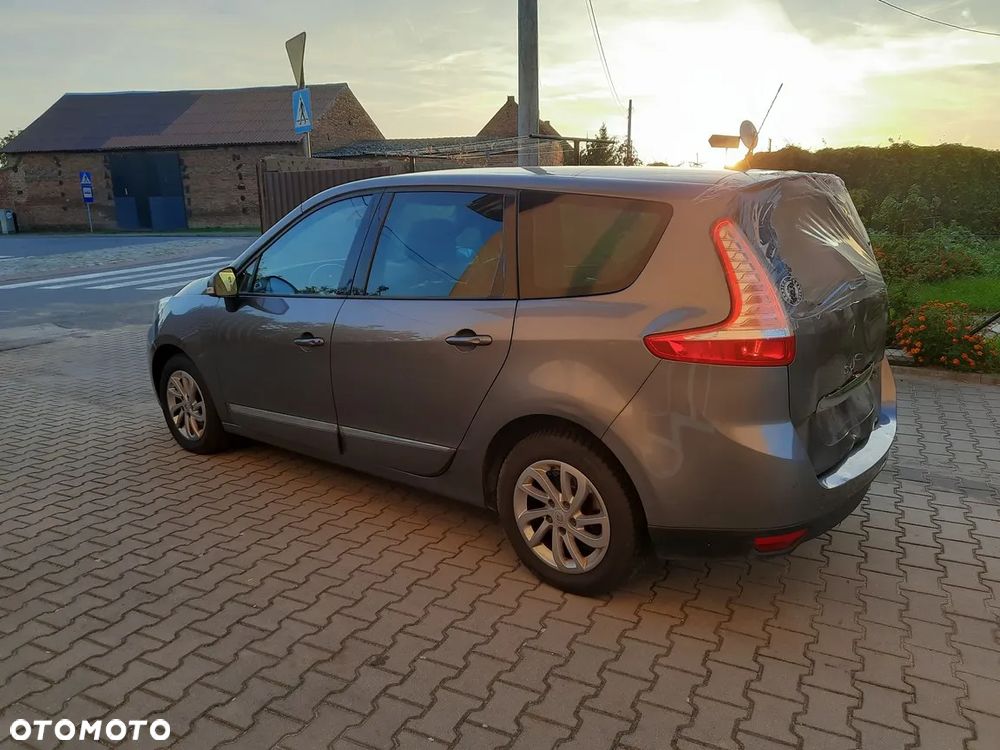 Renault Grand Scenic - 11