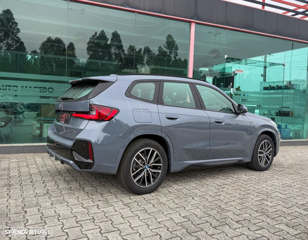 BMW iX1 eDrive20 Pack Desportivo M - 4
