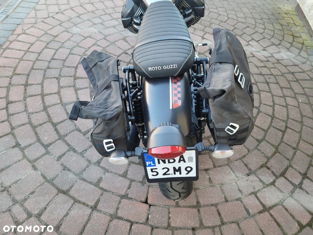 Moto Guzzi V9 - 9