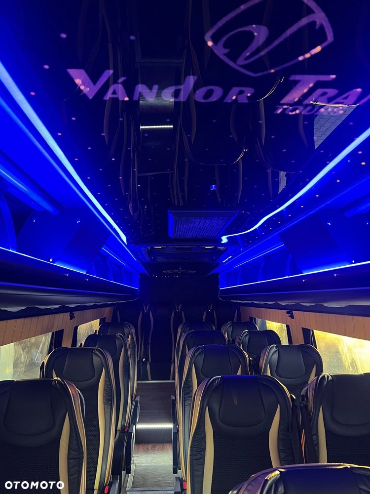 Mercedes-Benz 519 model - 12