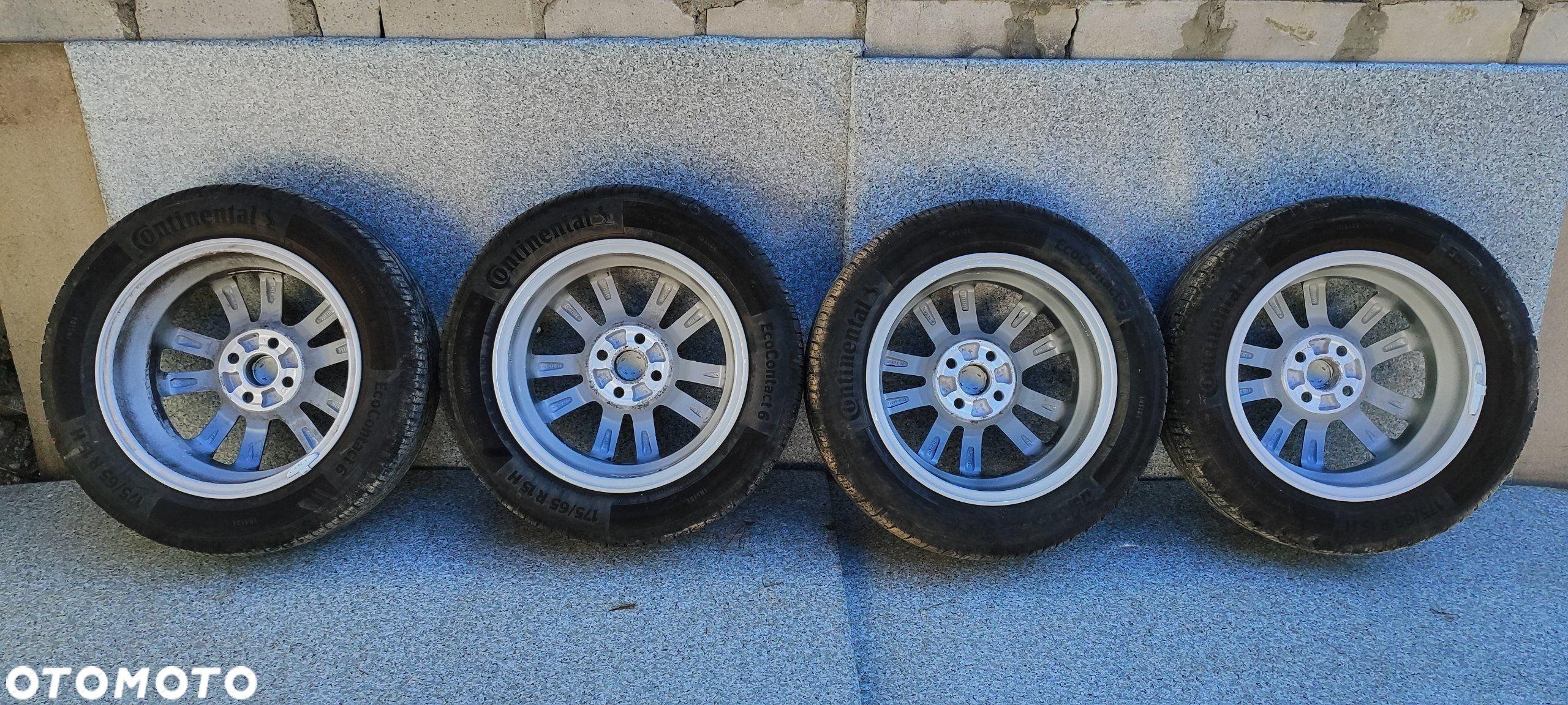 KOŁA FELGI OPONY Toyota Yaris III 5.0" x 15" 4x100 ET 39 175/65 R15 - 4