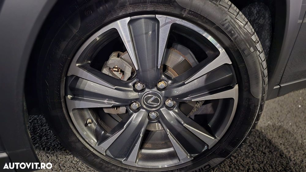 Lexus UX - 15