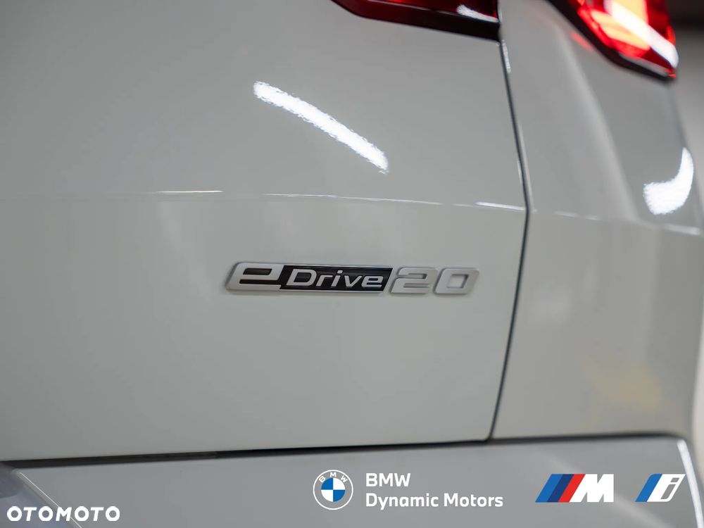 BMW iX2 eDrive20 - 12