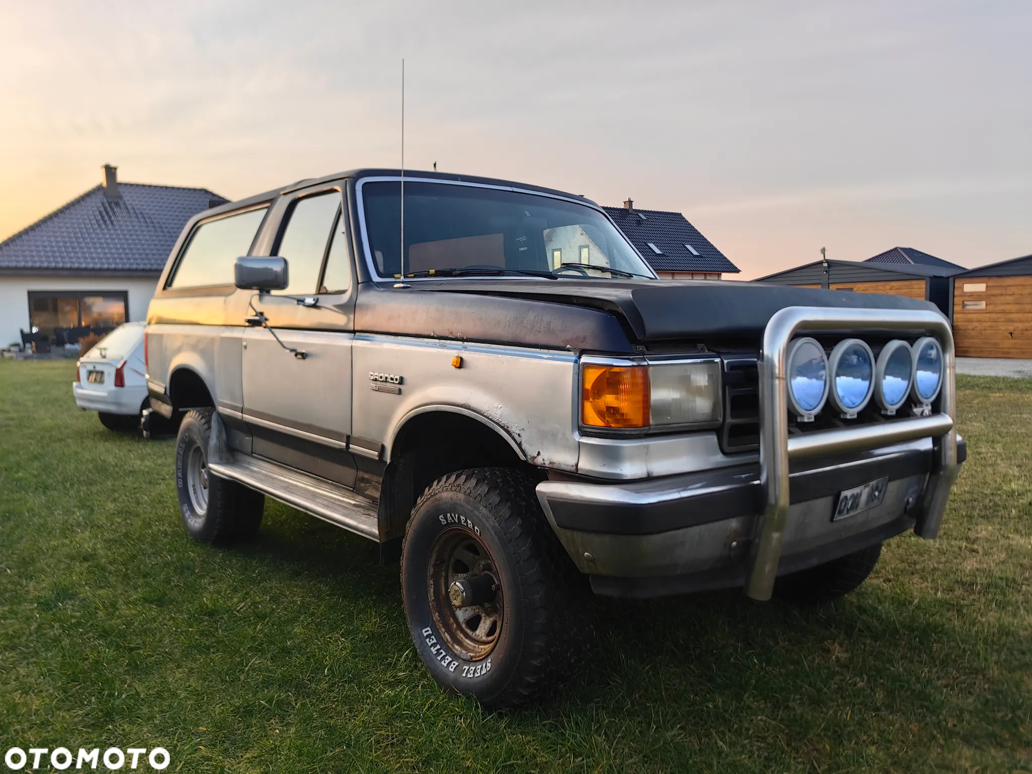 Ford Bronco - 2