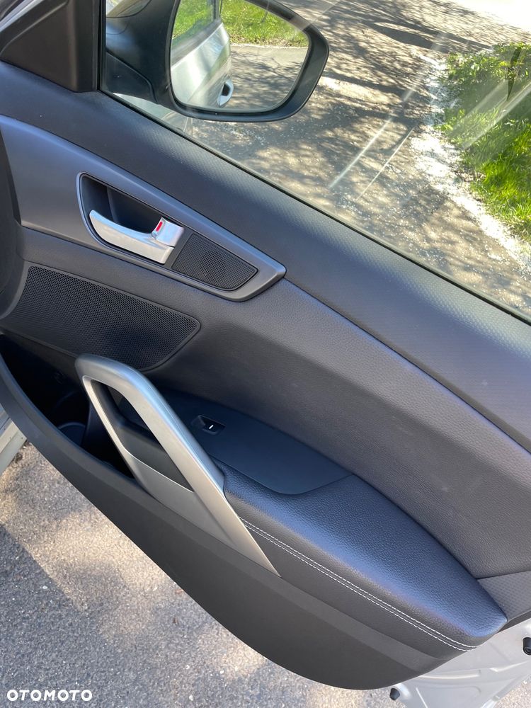 Hyundai Veloster 1.6 Turbo Style - 23