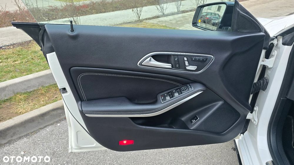 Mercedes-Benz CLA 250 4Matic 7G-DCT AMG Line - 24