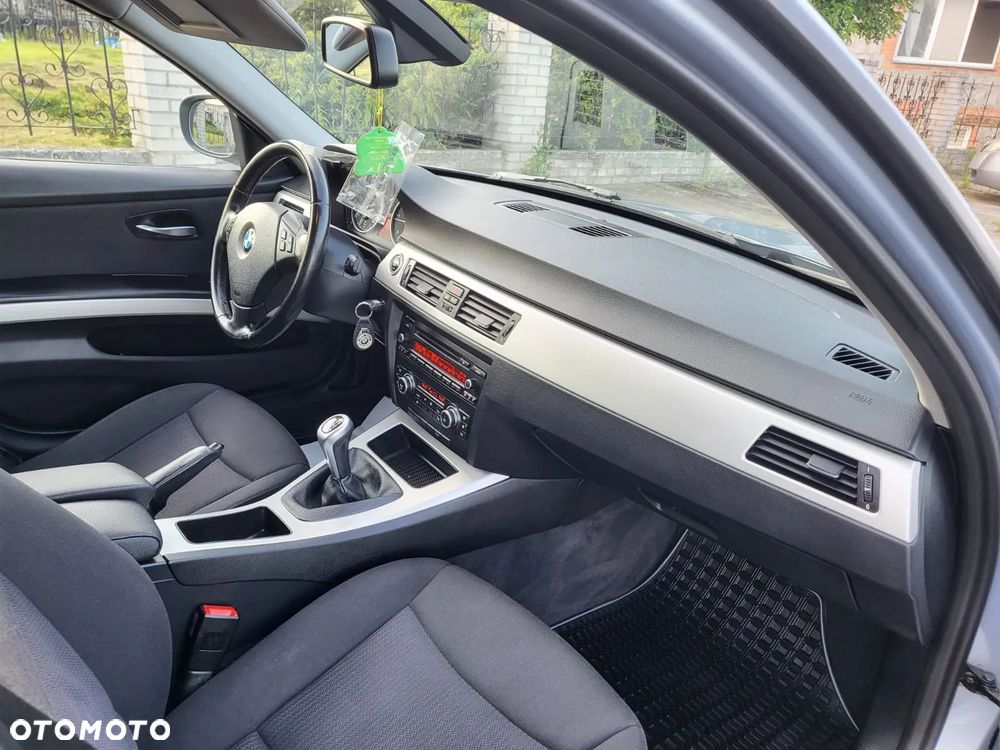 BMW Seria 3 318d - 9