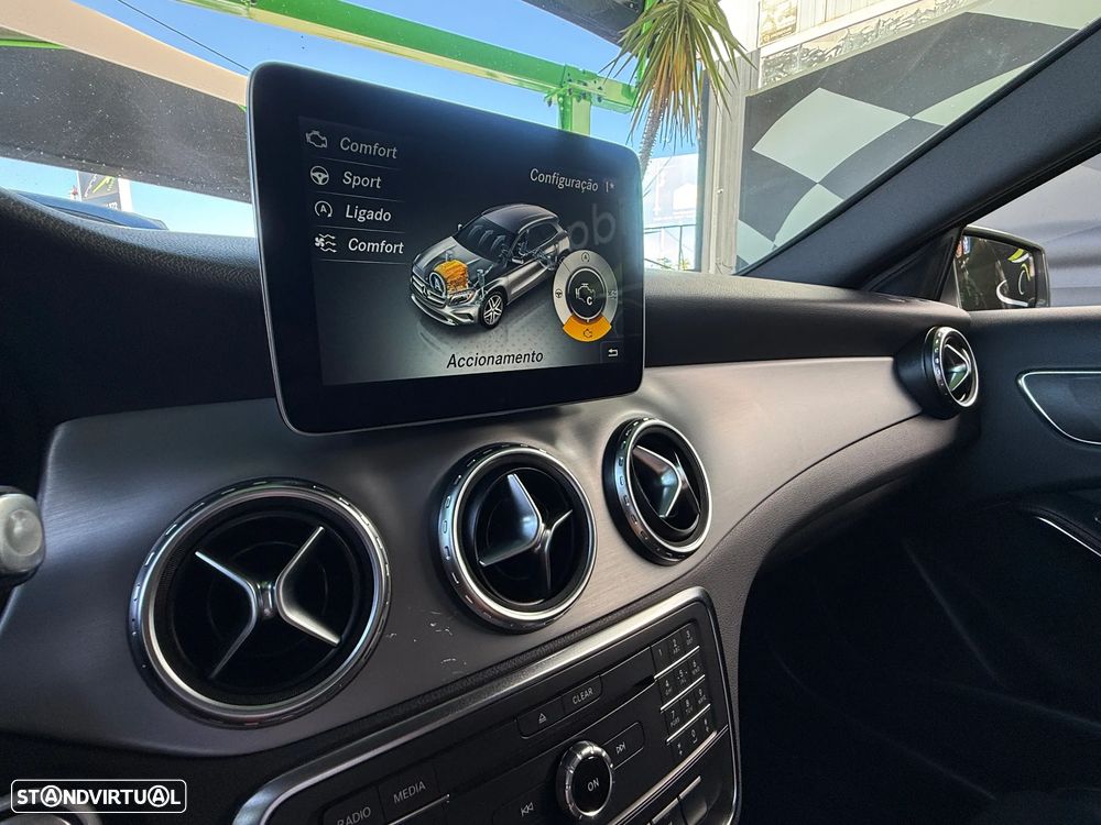 Mercedes-Benz GLA 180 d 7G-DCT AMG Line - 43