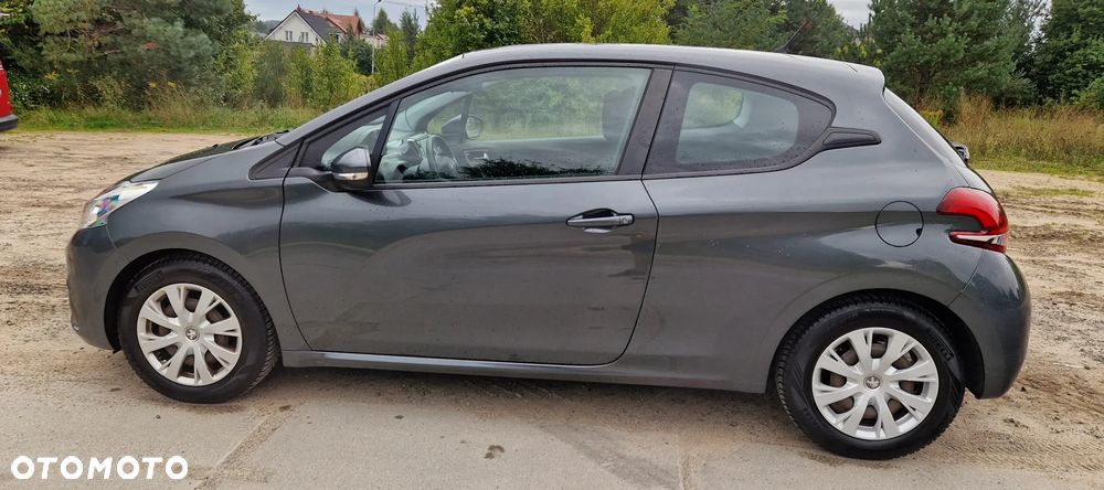 Peugeot 208 - 8