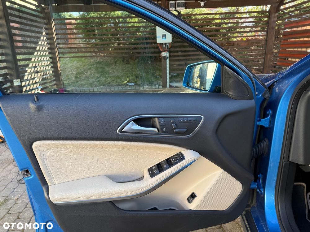 Mercedes-Benz GLA 200 7G-DCT - 11