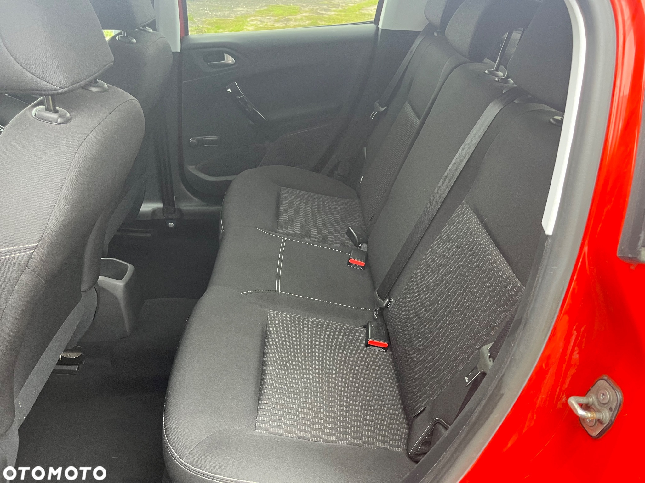 Peugeot 208 1.6 BlueHDi Allure S&S - 10