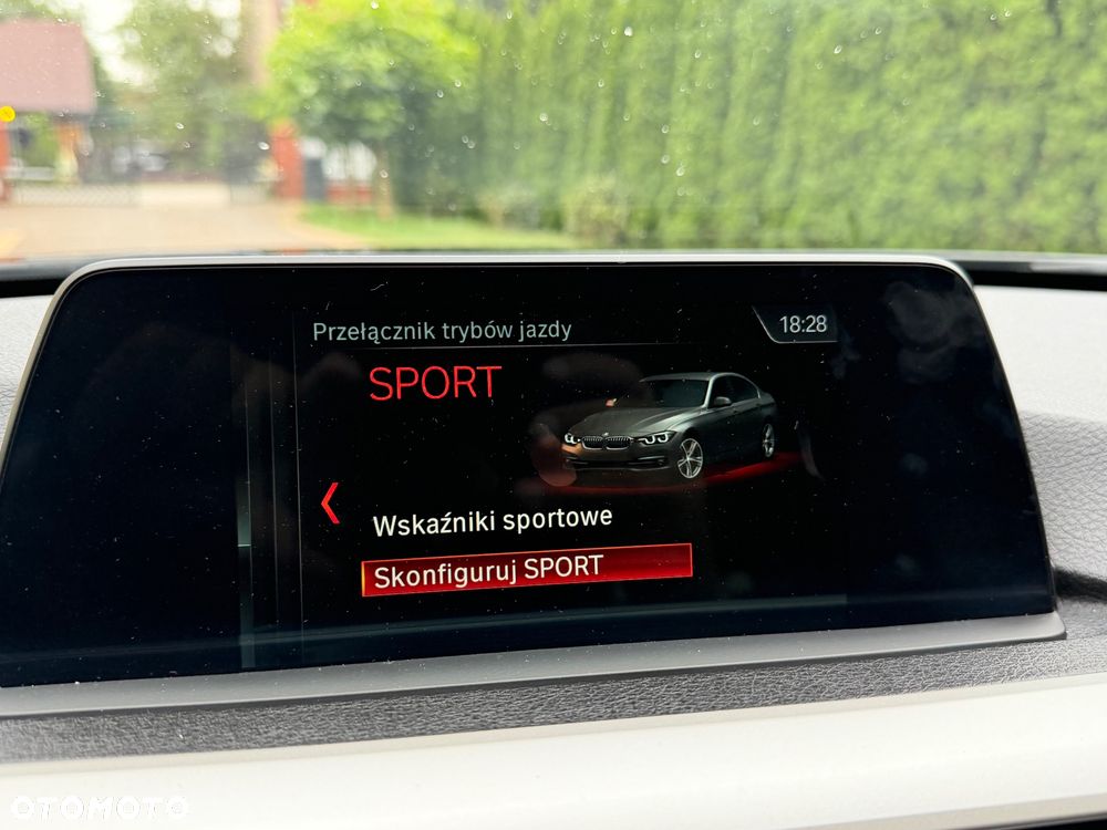 BMW Seria 3 320d Efficient Dynamic Edition Sport Line - 34