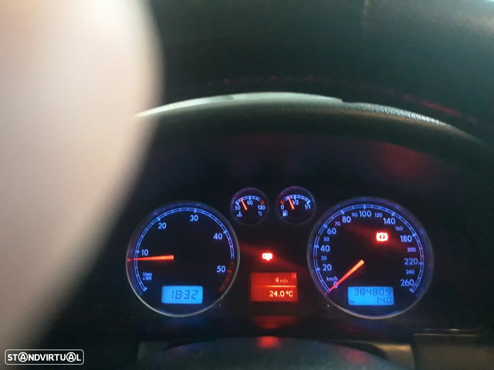 VW Passat 1.9 TDi Highline - 3