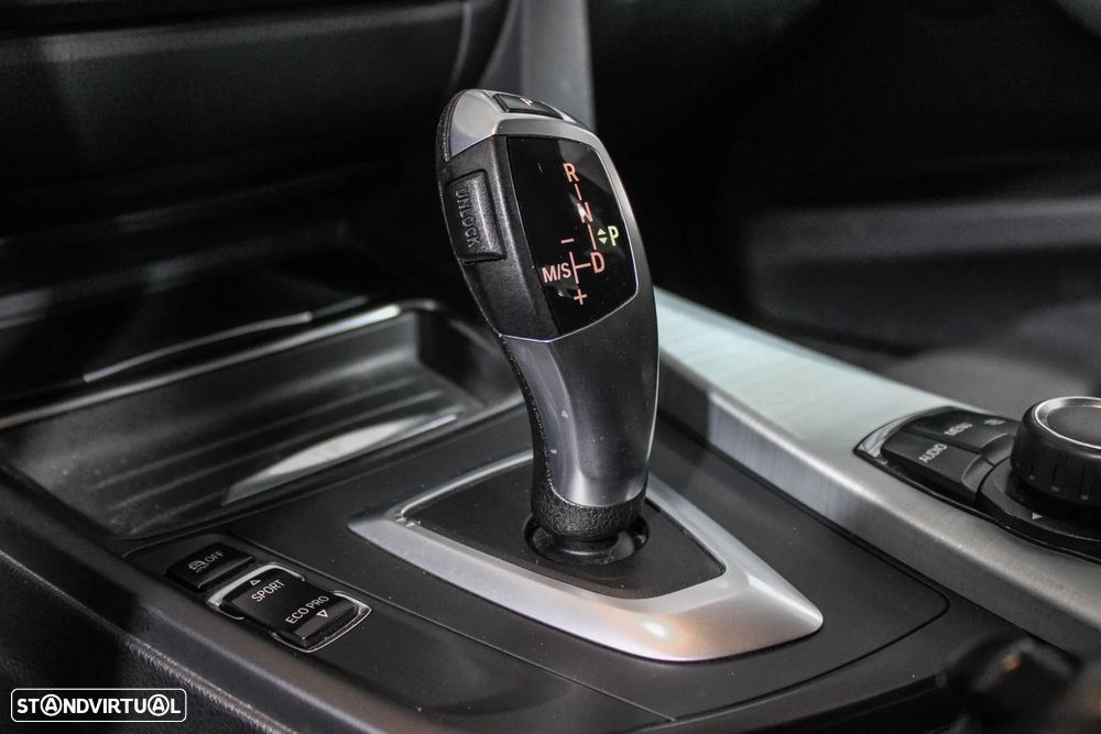 BMW 318 d Auto Line Sport - 4