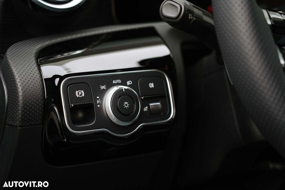 Mercedes-Benz A 220 4Matic MHEV 8G-DCT - 28