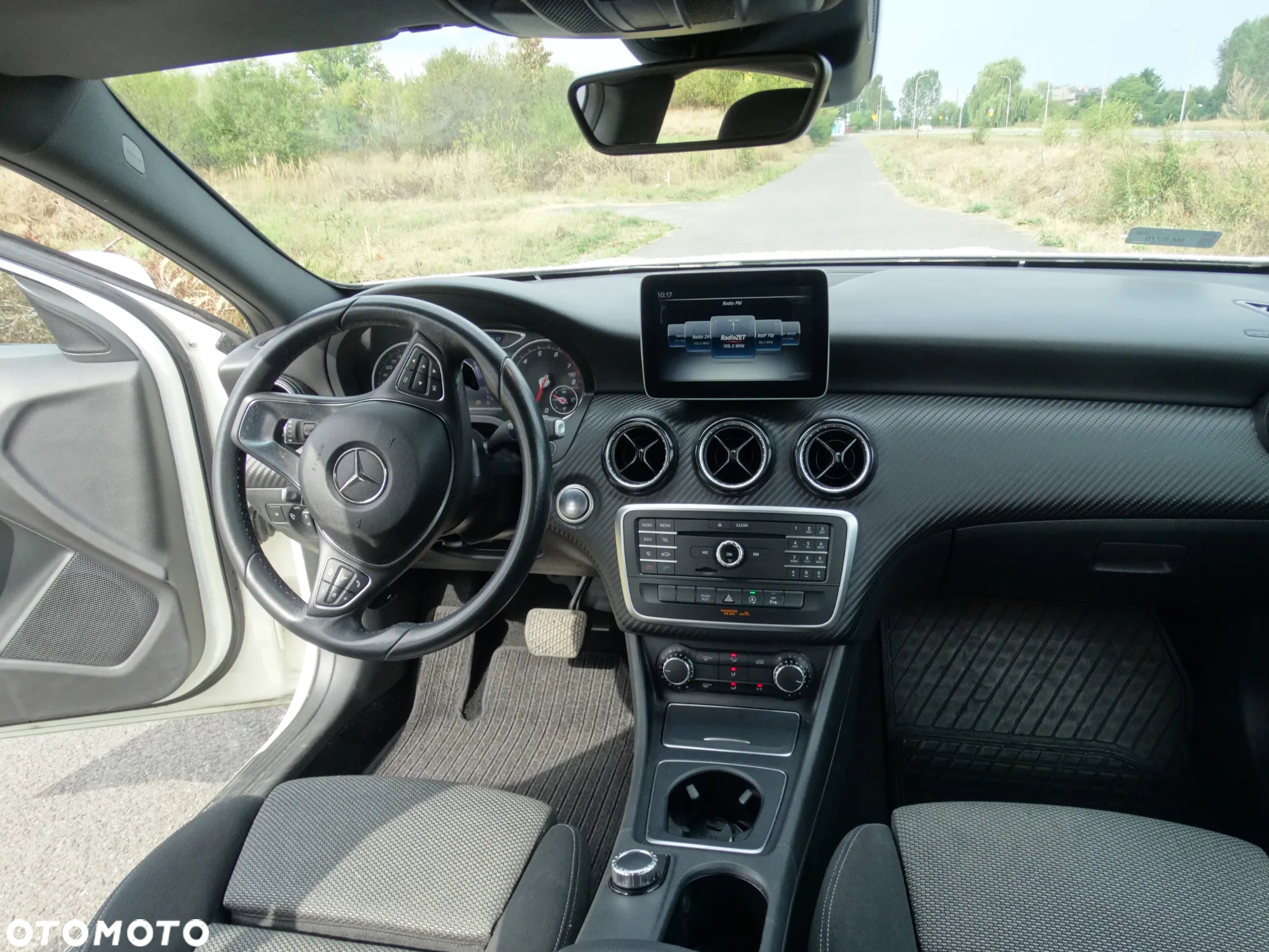 Mercedes-Benz GLA 200 7G-DCT - 26