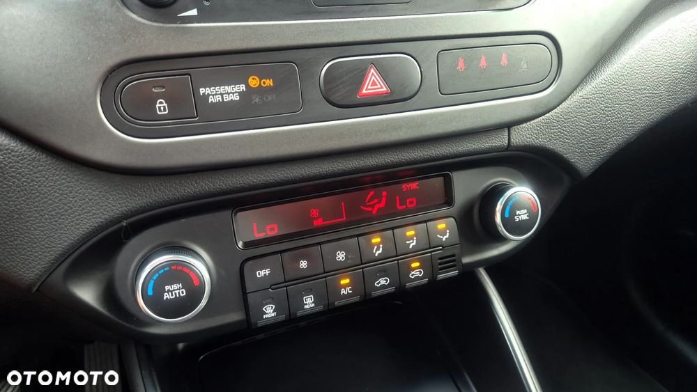Kia Carens 1.6 GDI Dream Team Edition - 22