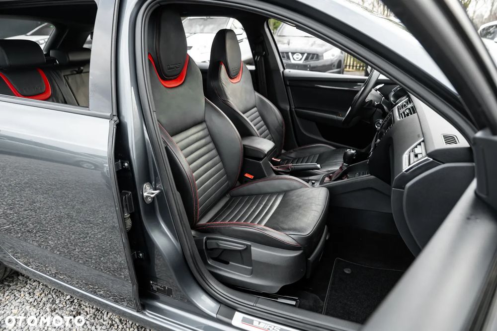 Skoda Octavia 2.0 TDI DSG RS - 25