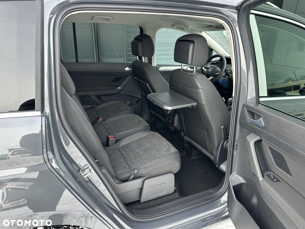 Volkswagen Touran - 36