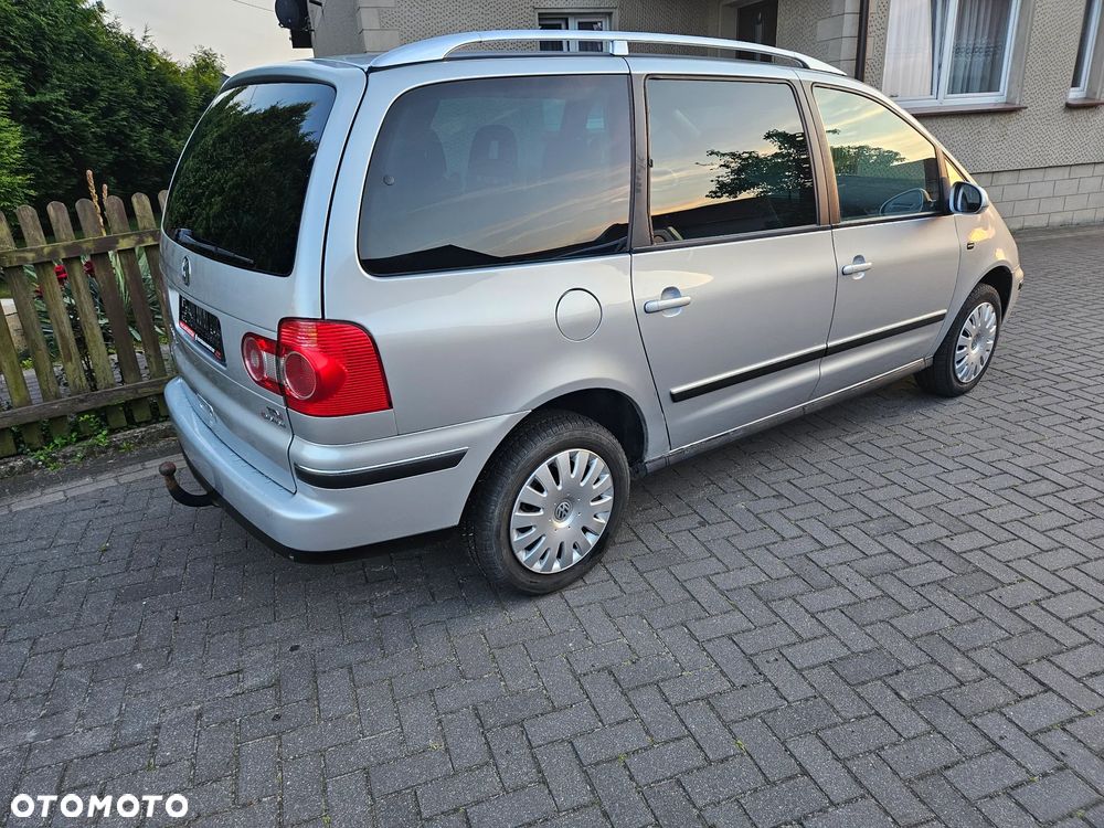 Volkswagen Sharan 1.9 TDI 4Motion Comfortline - 4