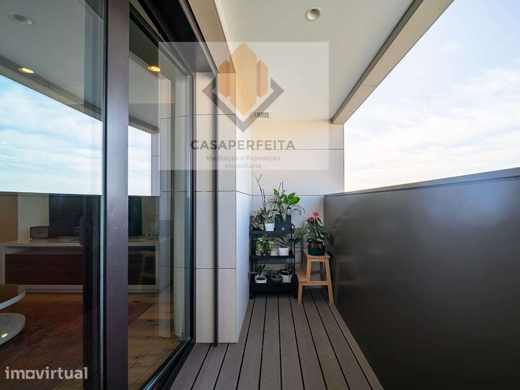 Apartamento T2 de Luxo com Varanda, Lugar de Garagem e Arrumo - Jun... - Grande imagem: 4/41
