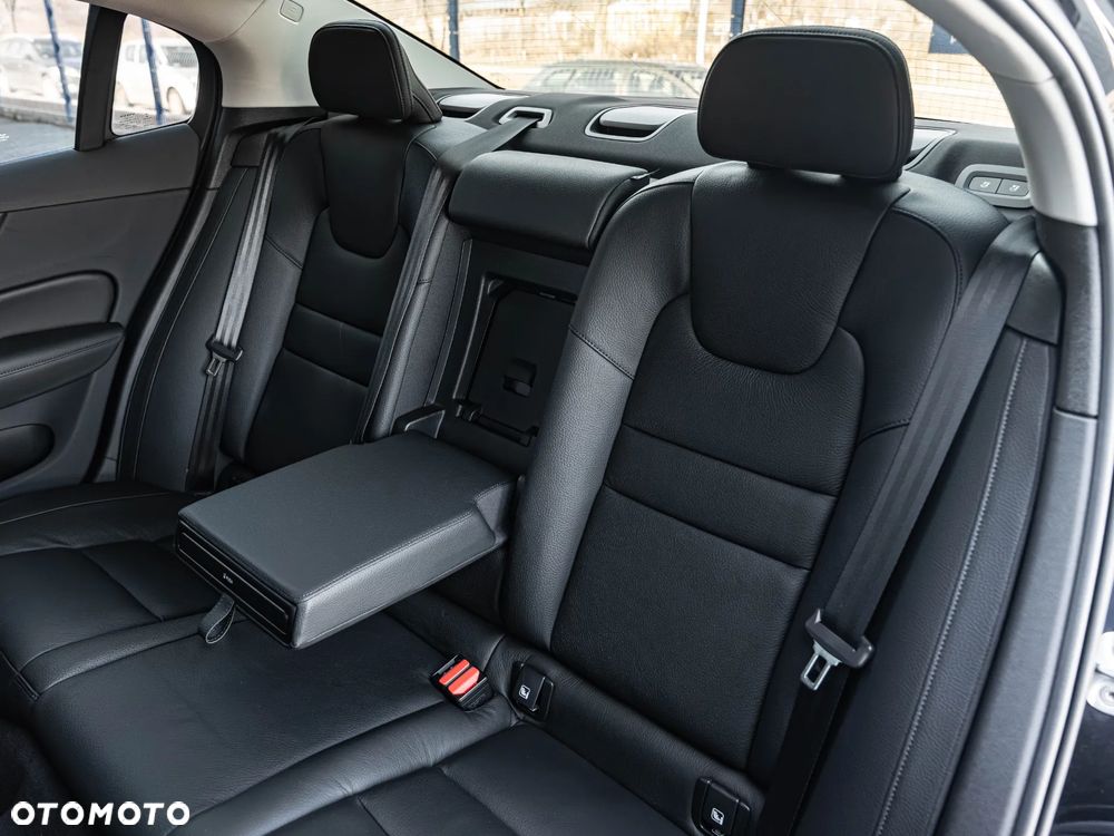 Volvo S60 B4 B DKG Plus Dark - 28