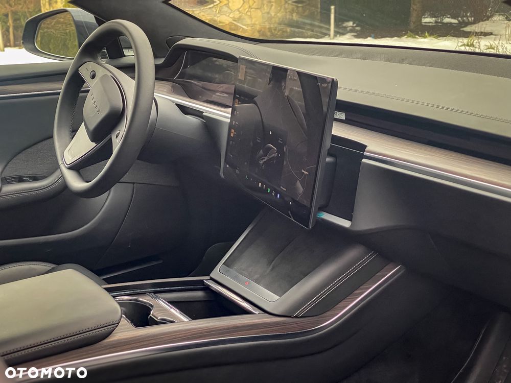 Tesla Model S - 9