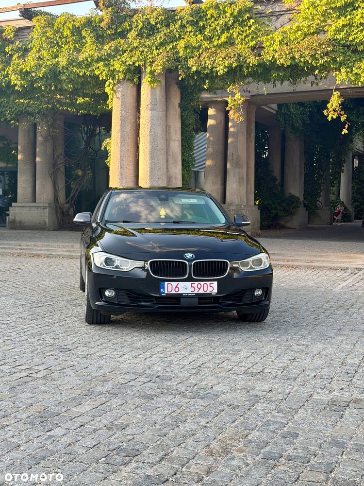 BMW Seria 3 328i - 2