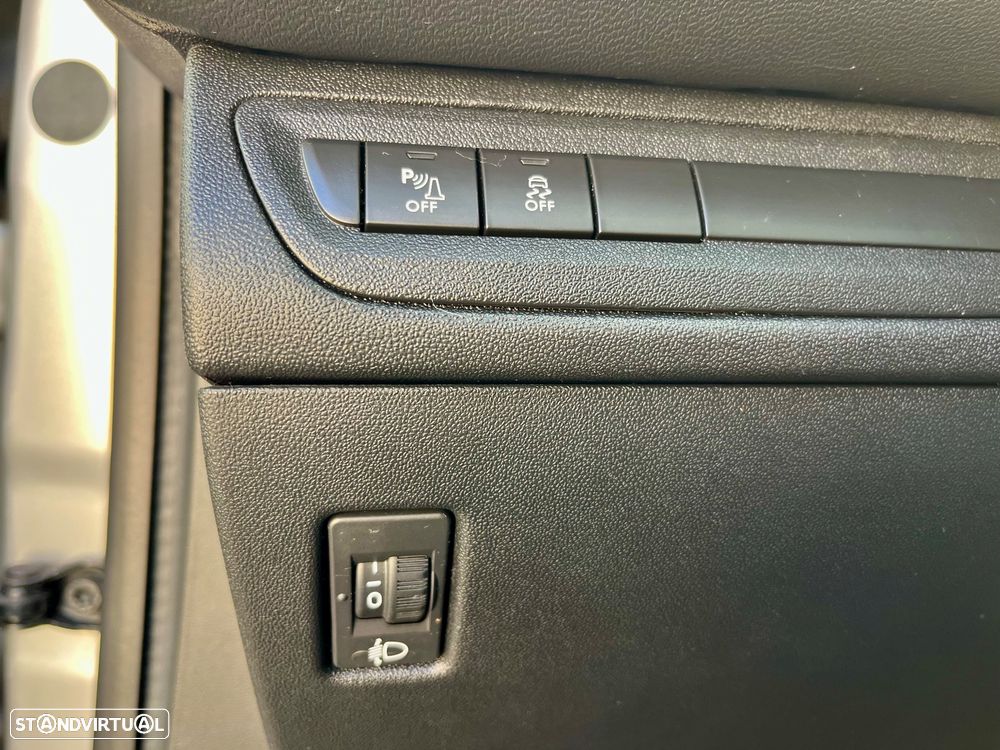 Peugeot 208 1.2 PureTech Allure - 36